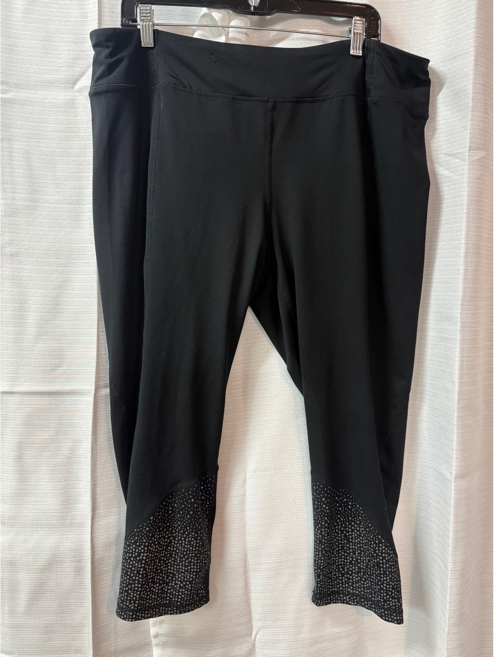 Avenue Women's Black Capri Leggings Size 18/20 with Mesh Detail